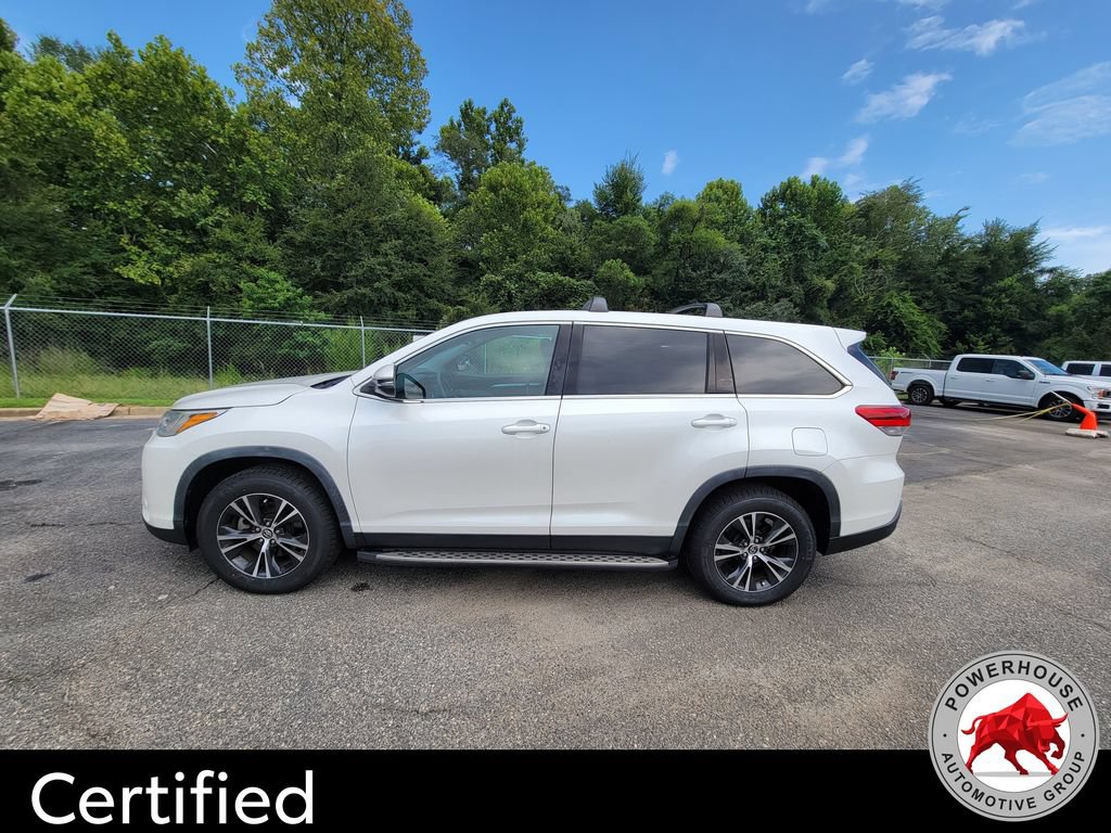 Used 2019 Toyota Highlander LE FWD image 3