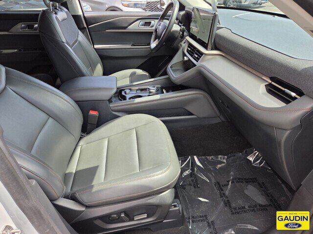 Certified 2025 Ford Explorer Active w/ Active Comfort Package RWD image 17