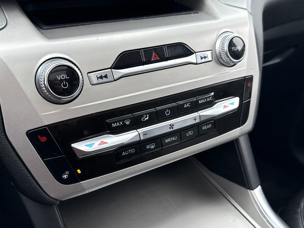 Certified 2022 Ford Explorer XLT w/ Equipment Group 202A image 24