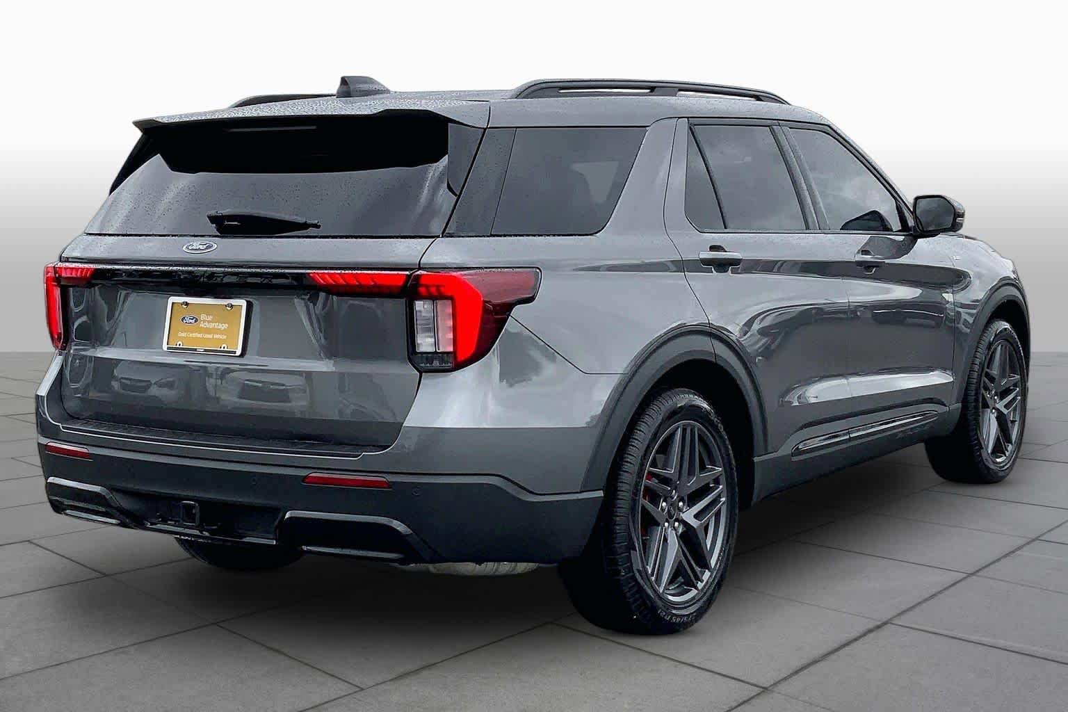 Certified 2025 Ford Explorer ST-Line w/ Premium Package RWD image 13