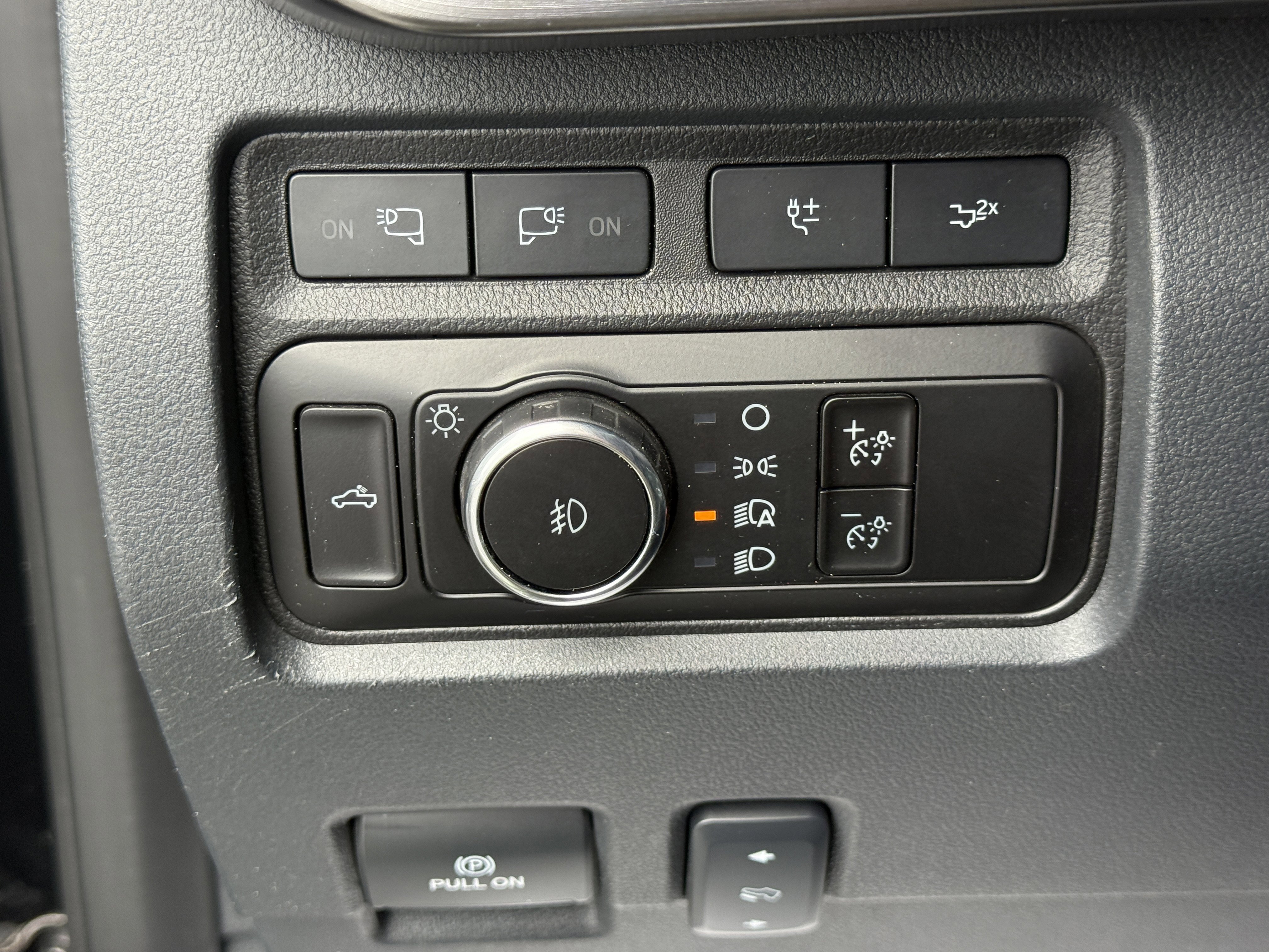 Certified 2023 Ford F350 Lariat w/ Chrome Package image 26