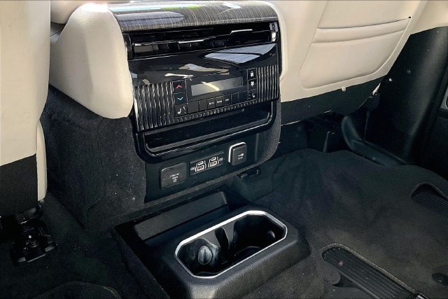 Used 2022 Jeep Wagoneer Series III w/ Premium Group I AWD/4WD image 10