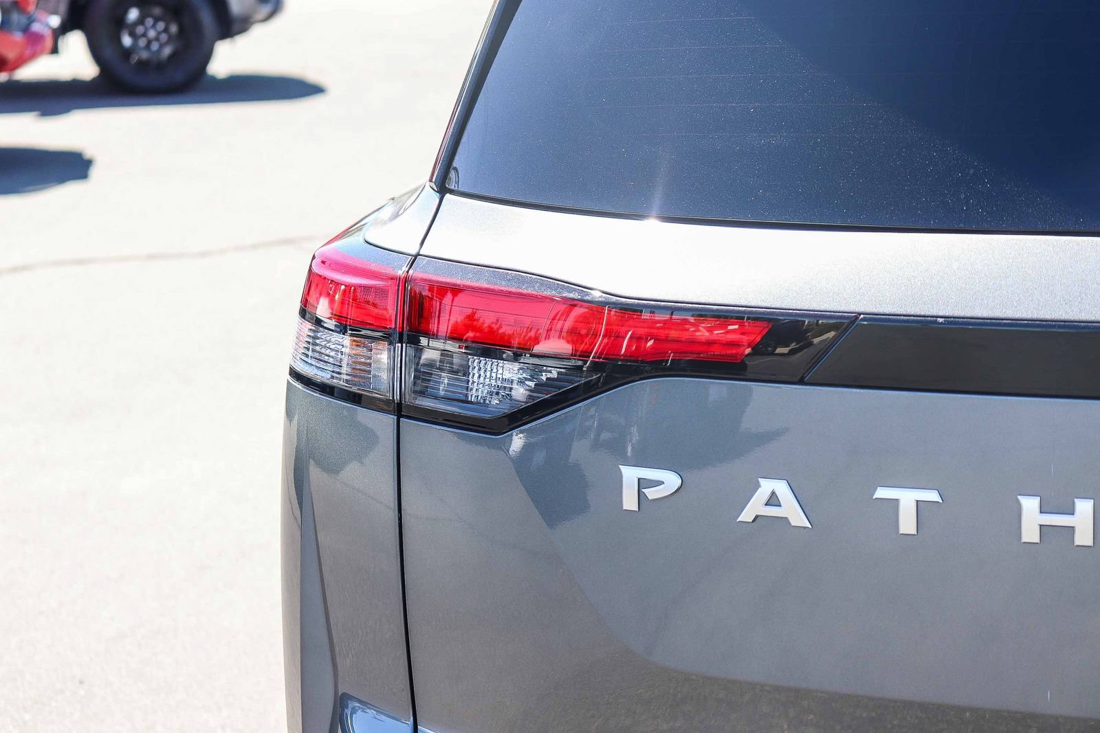 Used 2024 Nissan Pathfinder SV FWD image 7