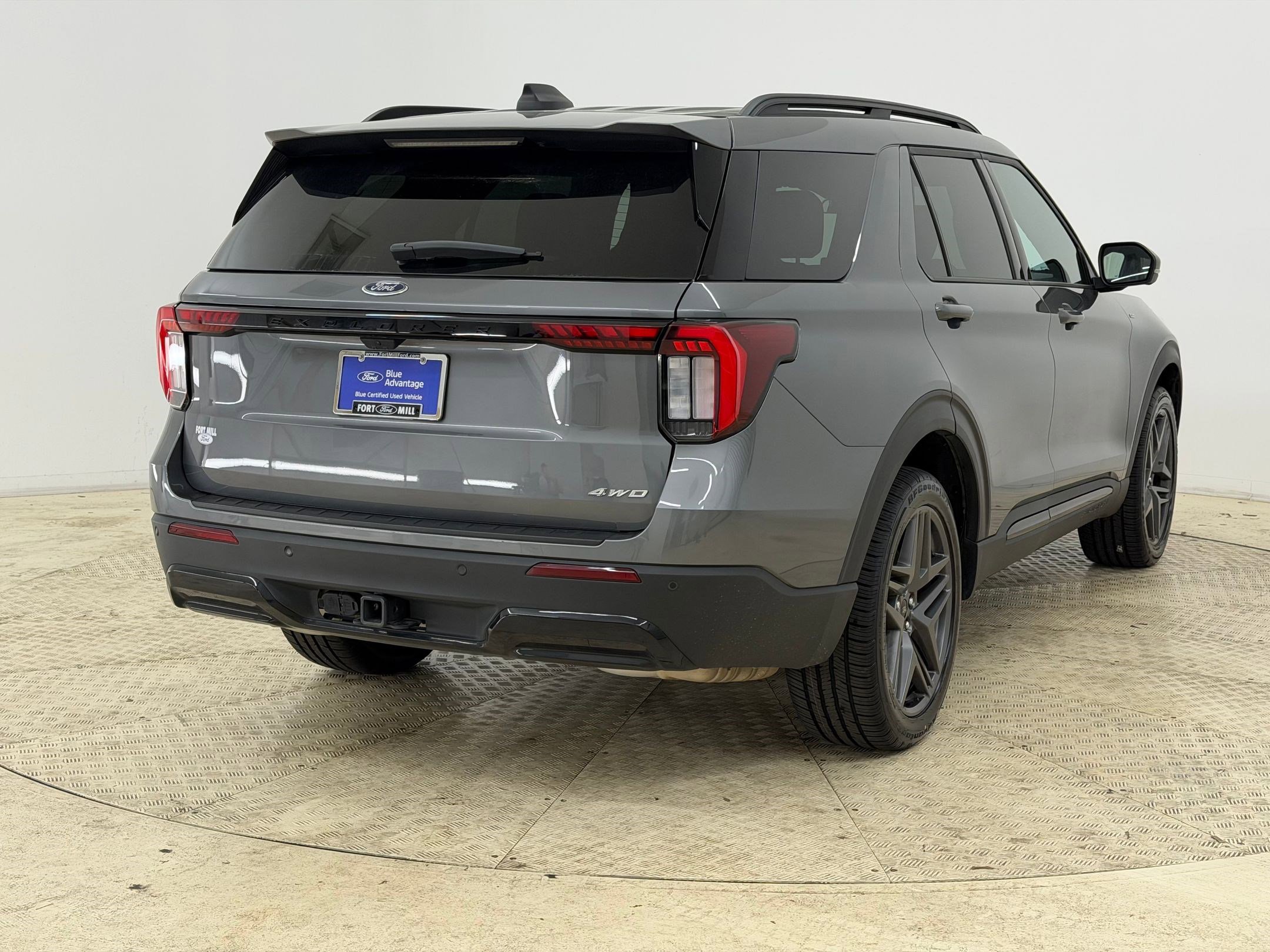 Certified 2025 Ford Explorer ST-Line w/ ST-Line Street Pack image 9