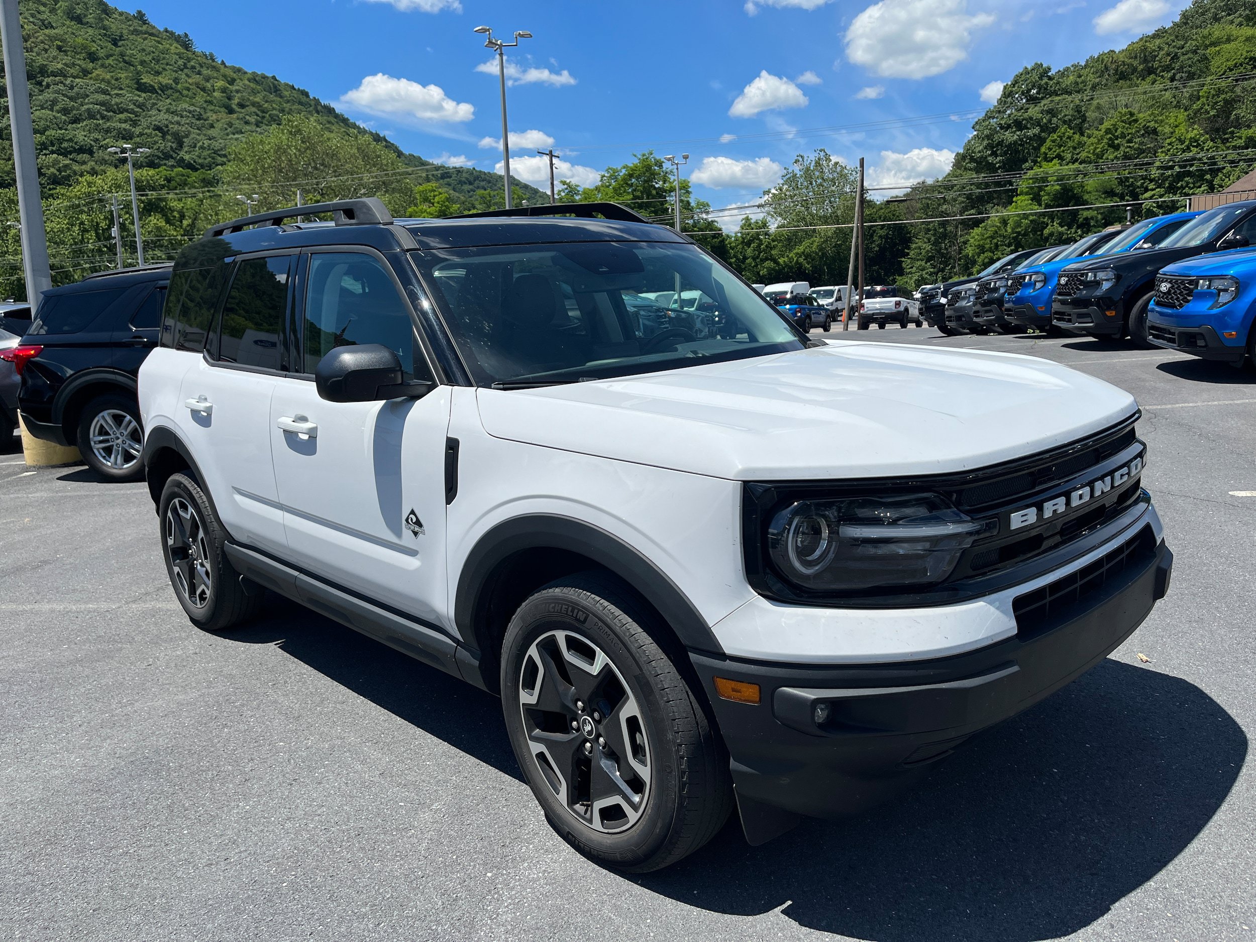 Certified 2023 Ford Bronco Sport Outer Banks w/ Tech Package AWD/4WD image 4