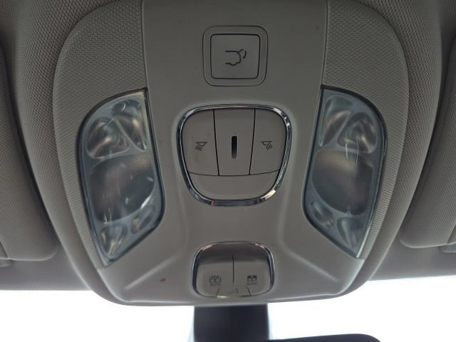 Used 2018 Jeep Compass Limited w/ Navigation Group AWD/4WD image 39