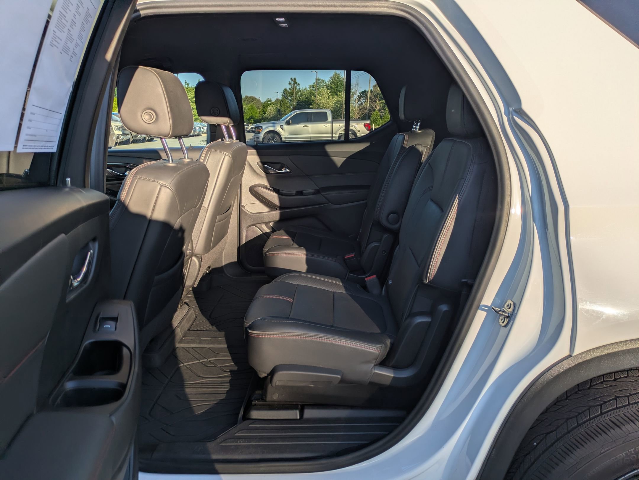 Used 2023 Chevrolet Traverse RS FWD image 29