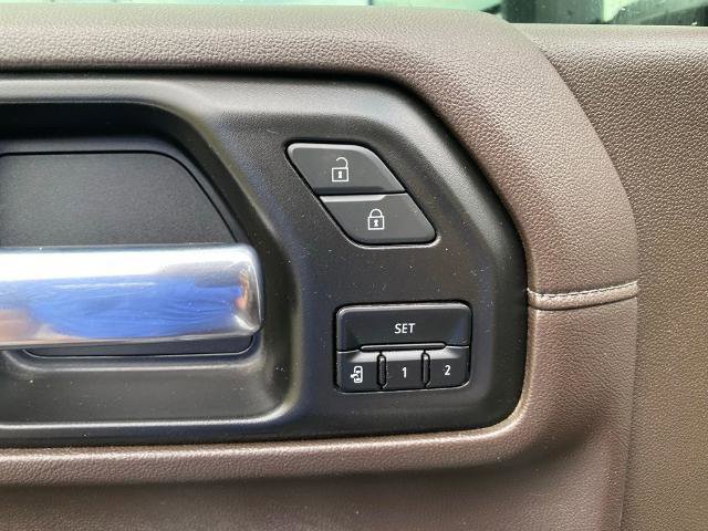 Used 2023 GMC Sierra 2500 Denali w/ Denali Ultimate Package AWD/4WD image 13