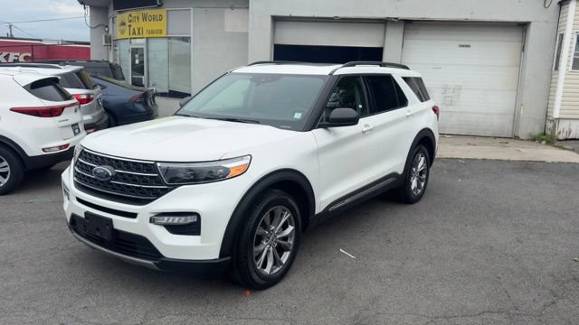 Certified 2022 Ford Explorer XLT w/ Equipment Group 202A AWD/4WD image 1