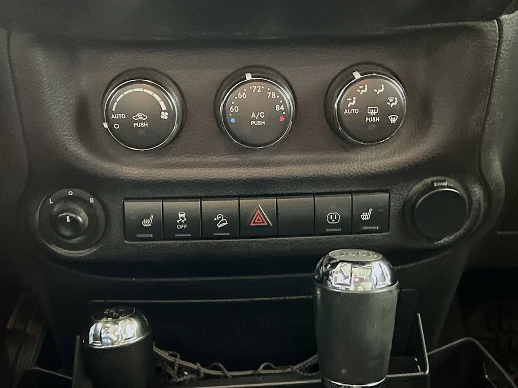 Used 2017 Jeep Wrangler Unlimited Sahara AWD/4WD image 20