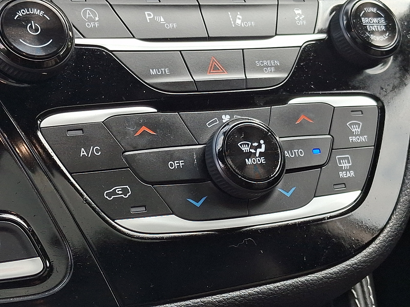 Used 2025 Chrysler Pacifica Limited FWD image 19