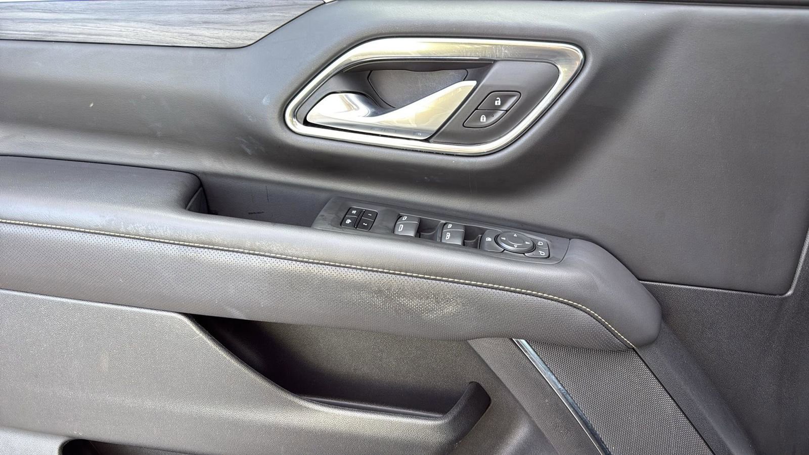 Used 2023 GMC Yukon XL SLT image 9