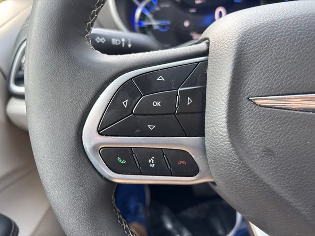Used 2024 Chrysler Pacifica Limited FWD image 17