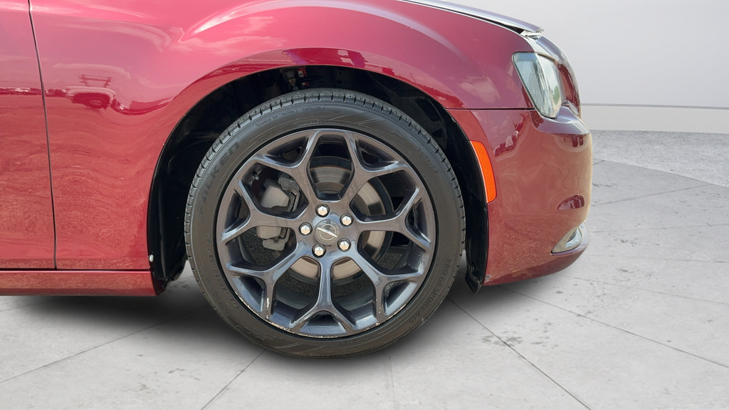 Used 2020 Chrysler 300 Touring w/ Sport Appearance Package RWD image 26