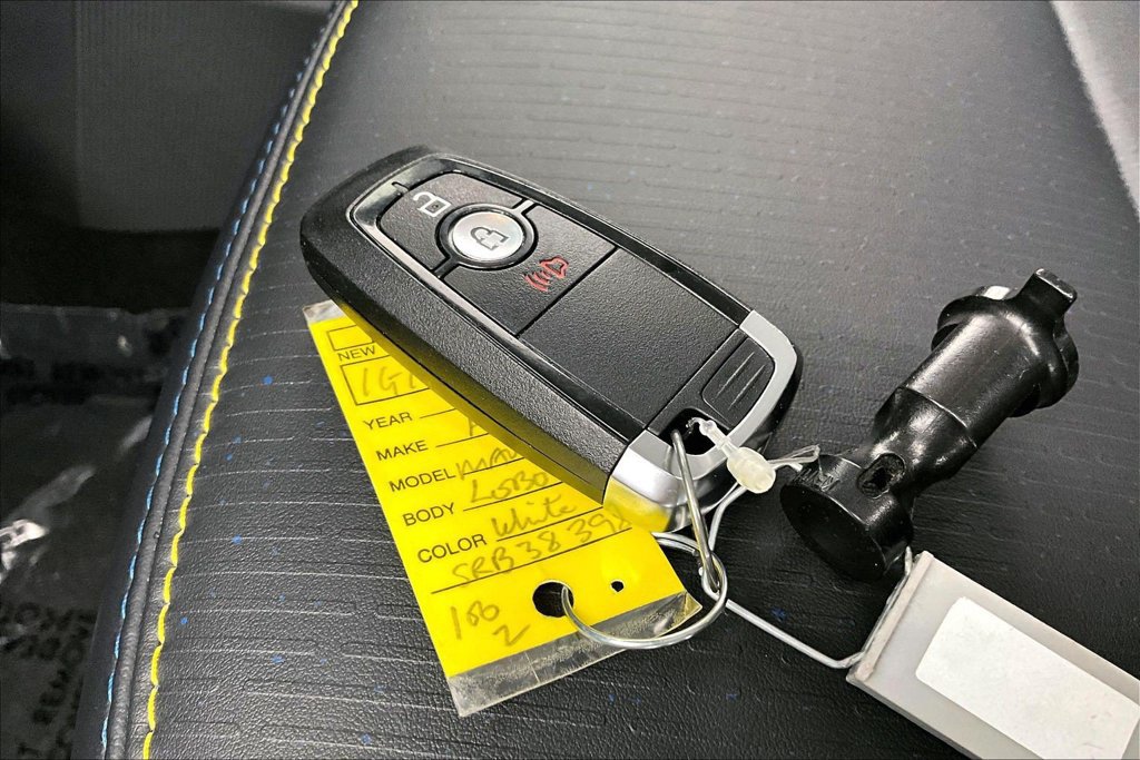 Certified 2025 Ford Maverick Lobo AWD/4WD image 11