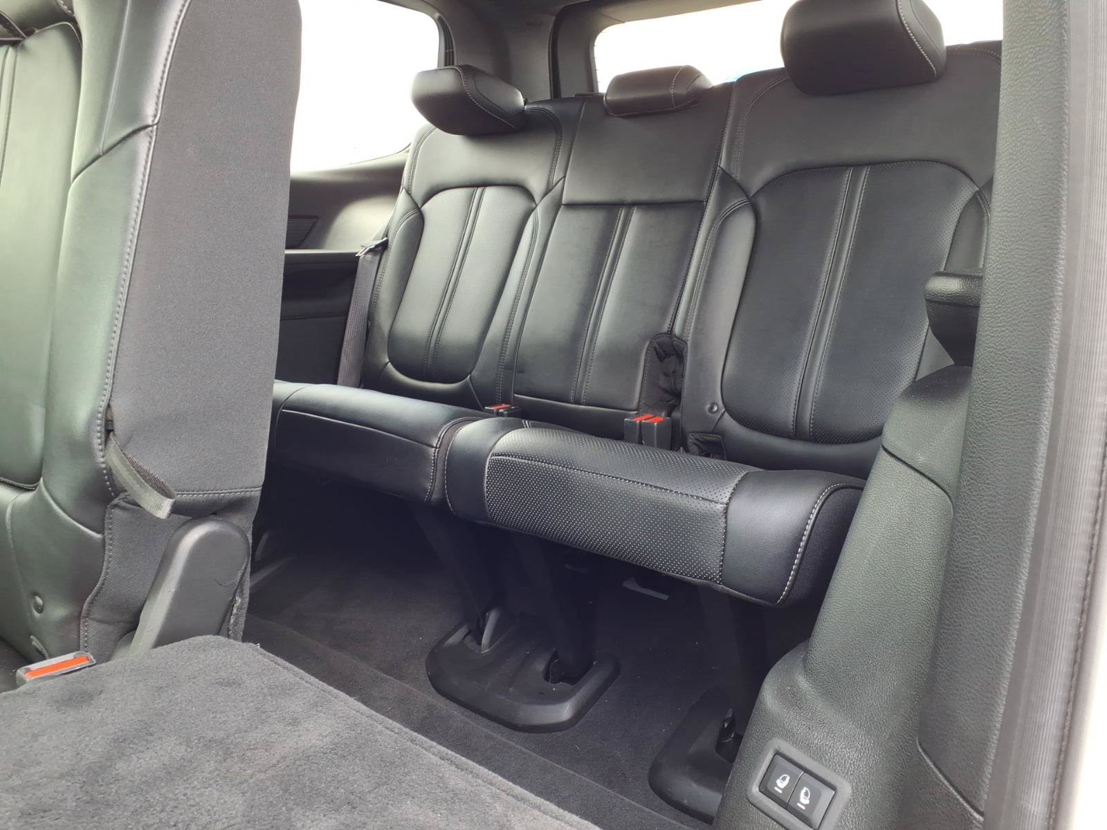 Used 2022 Jeep Wagoneer Series III AWD/4WD image 11
