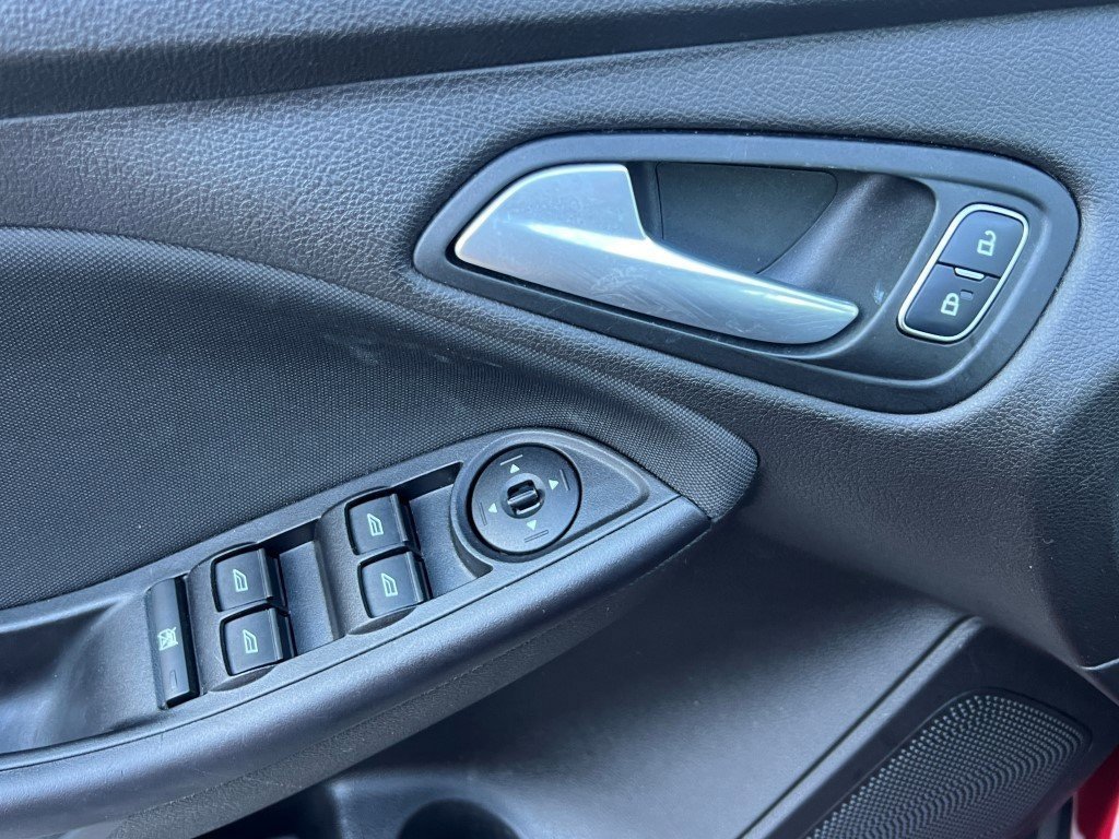 Certified 2017 Ford Focus SE w/ Cold Weather Package image 29
