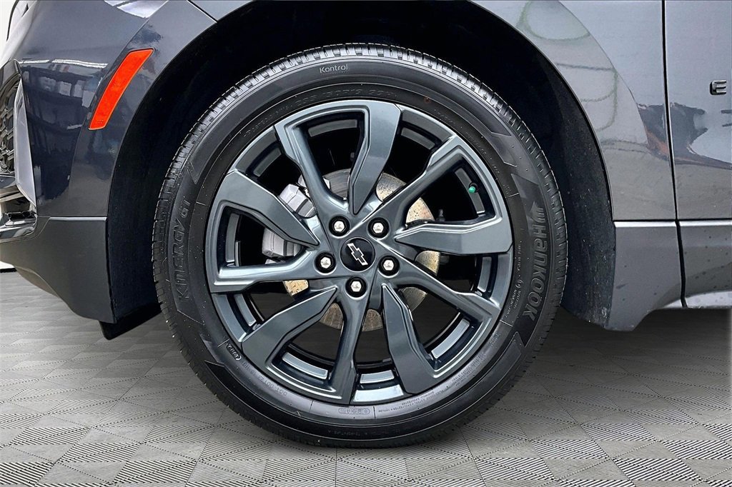 Used 2023 Chevrolet Equinox RS w/ RS Leather Package image 11