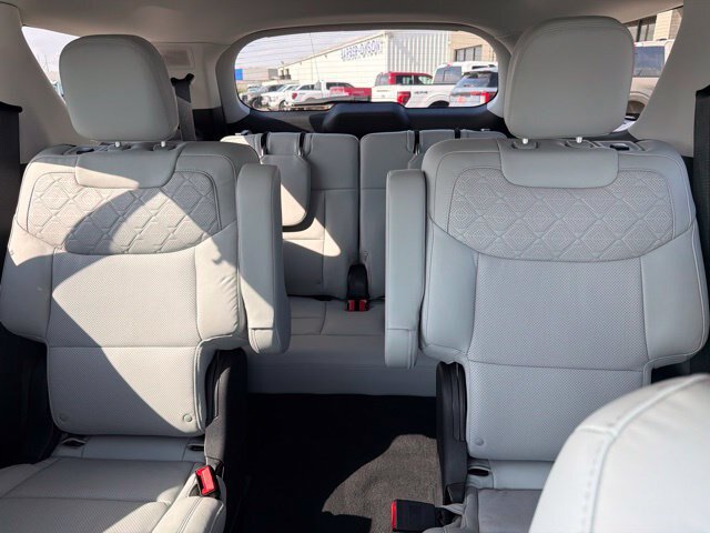 Certified 2025 Ford Explorer Platinum w/ Ultimate Package AWD/4WD image 20