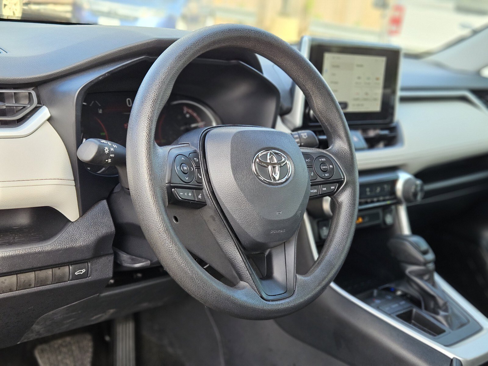 Used 2025 Toyota RAV4 XLE image 20