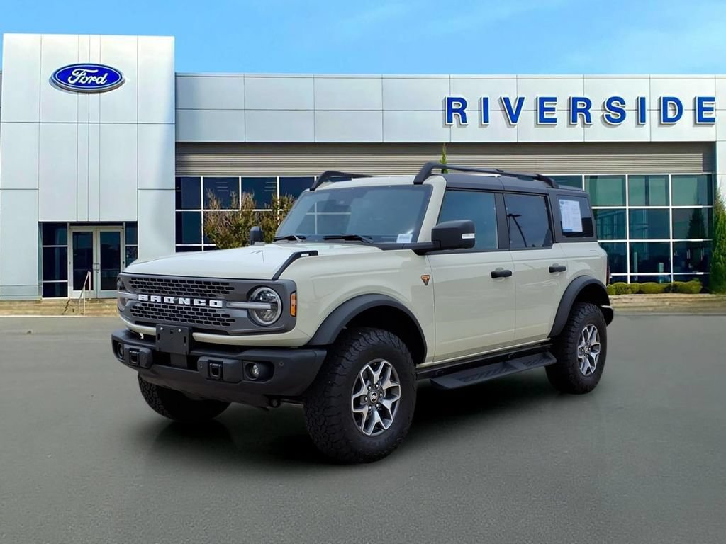 Certified 2025 Ford Bronco Badlands AWD/4WD image 3