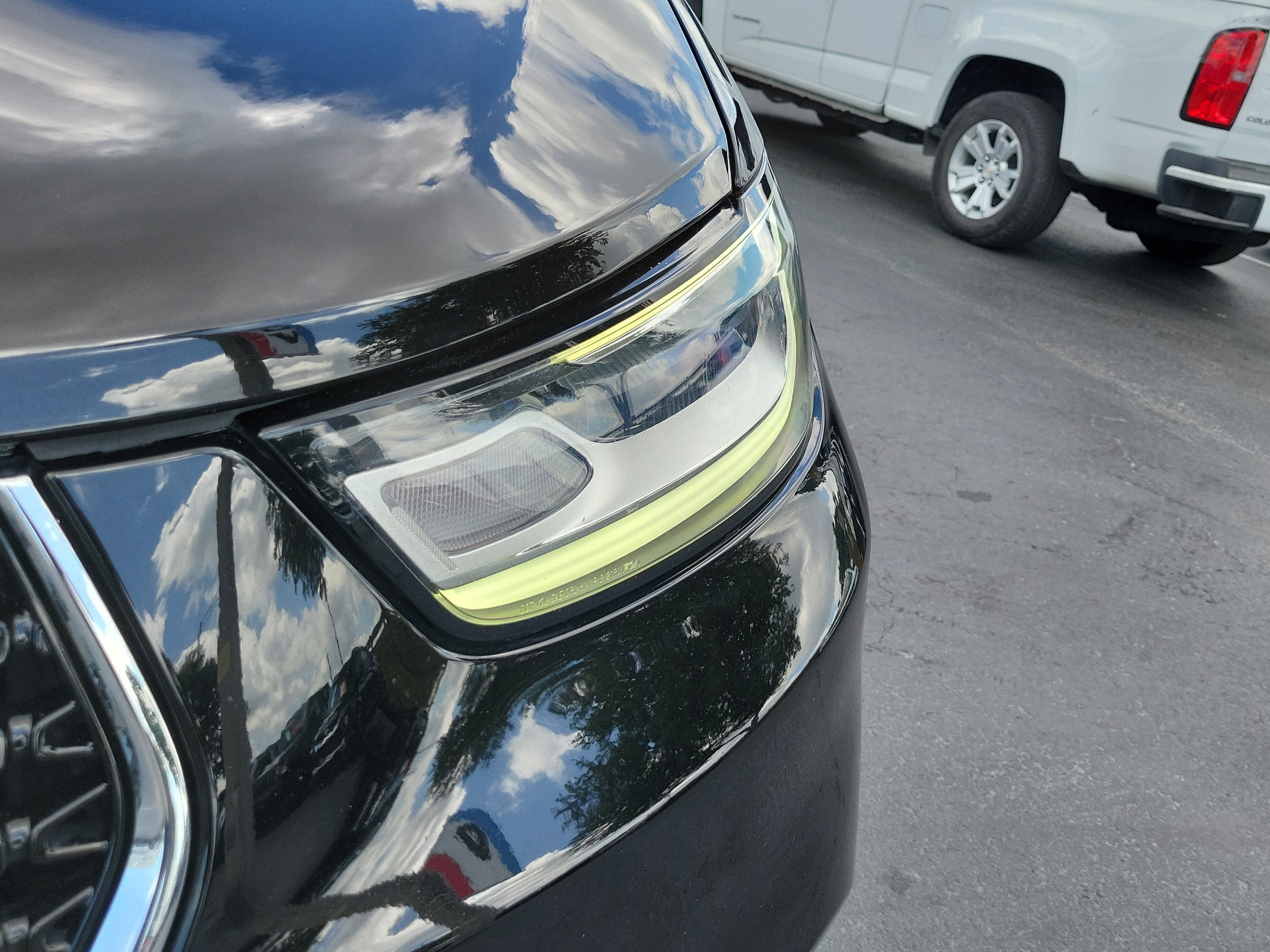 Used 2024 Chrysler Pacifica Touring-L FWD image 3