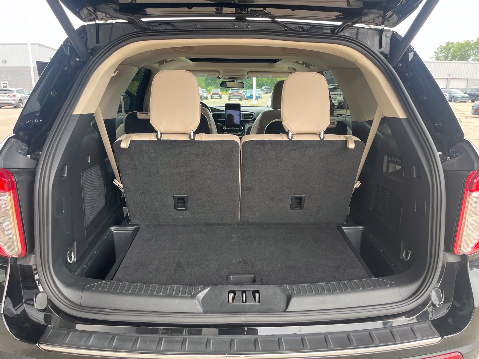 Certified 2024 Ford Explorer Limited w/ Limited Technology Package AWD/4WD image 17
