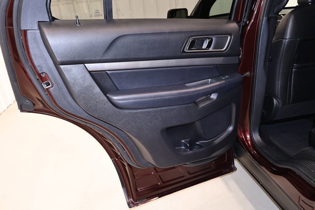 Certified 2018 Ford Explorer XLT w/ Equipment Group 202A image 18