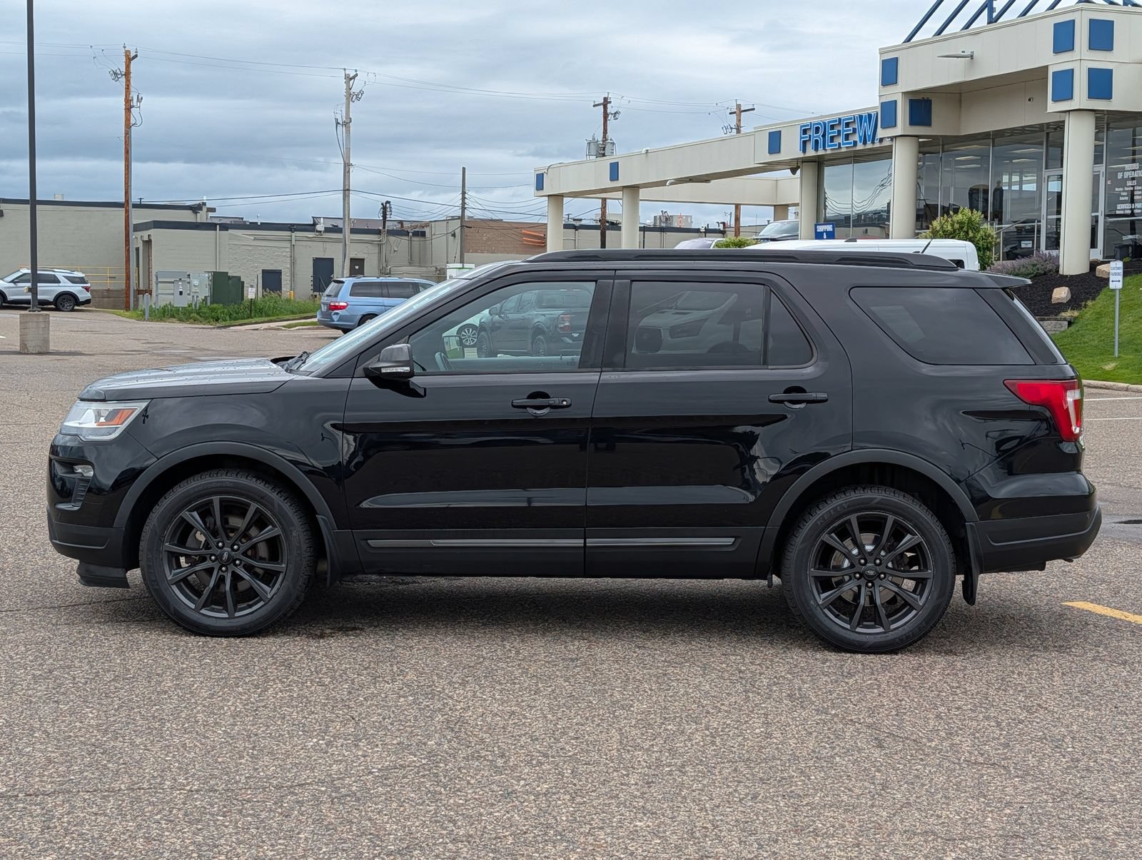 Certified 2018 Ford Explorer XLT w/ Equipment Group 202A AWD/4WD image 2