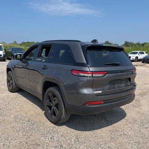 Used 2024 Jeep Grand Cherokee Altitude AWD/4WD image 6