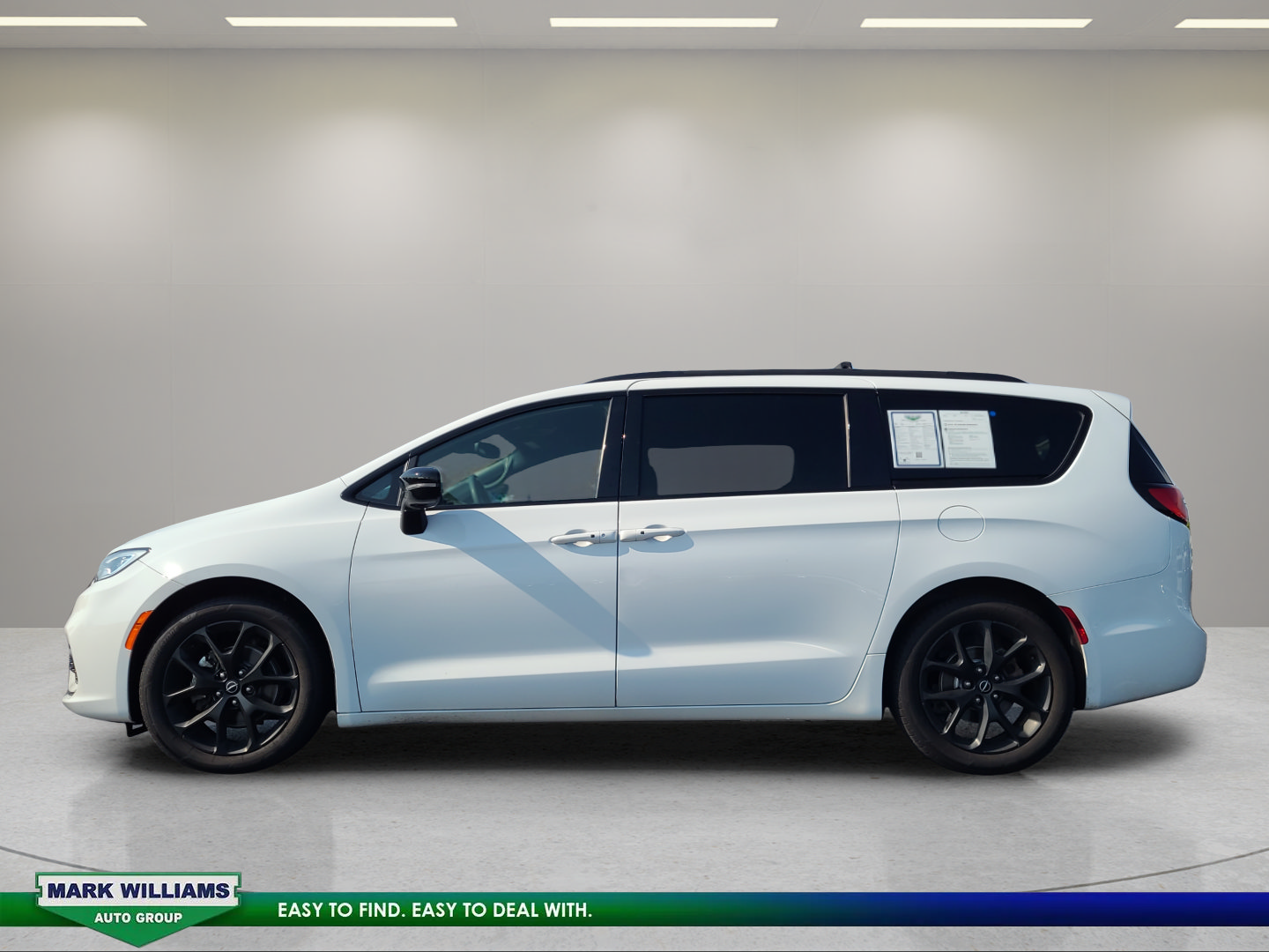 Used 2025 Chrysler Pacifica Limited FWD image 15