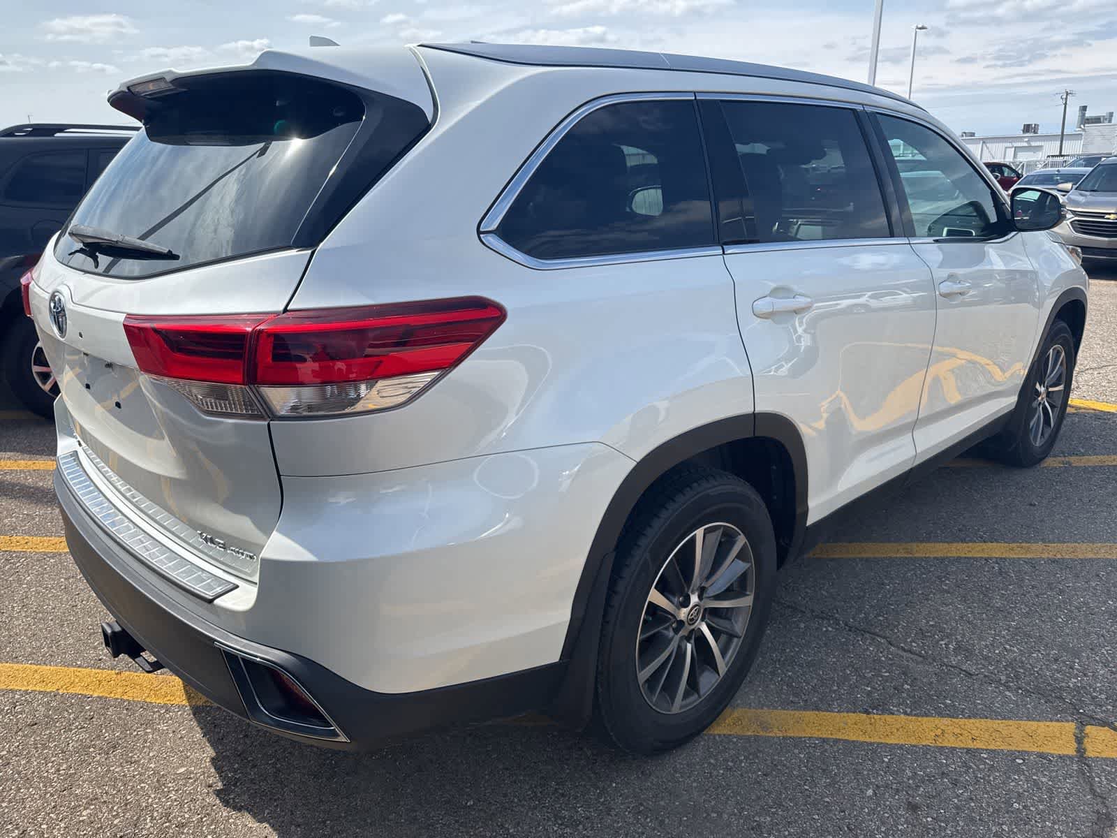 Used 2019 Toyota Highlander AWD V6 image 27