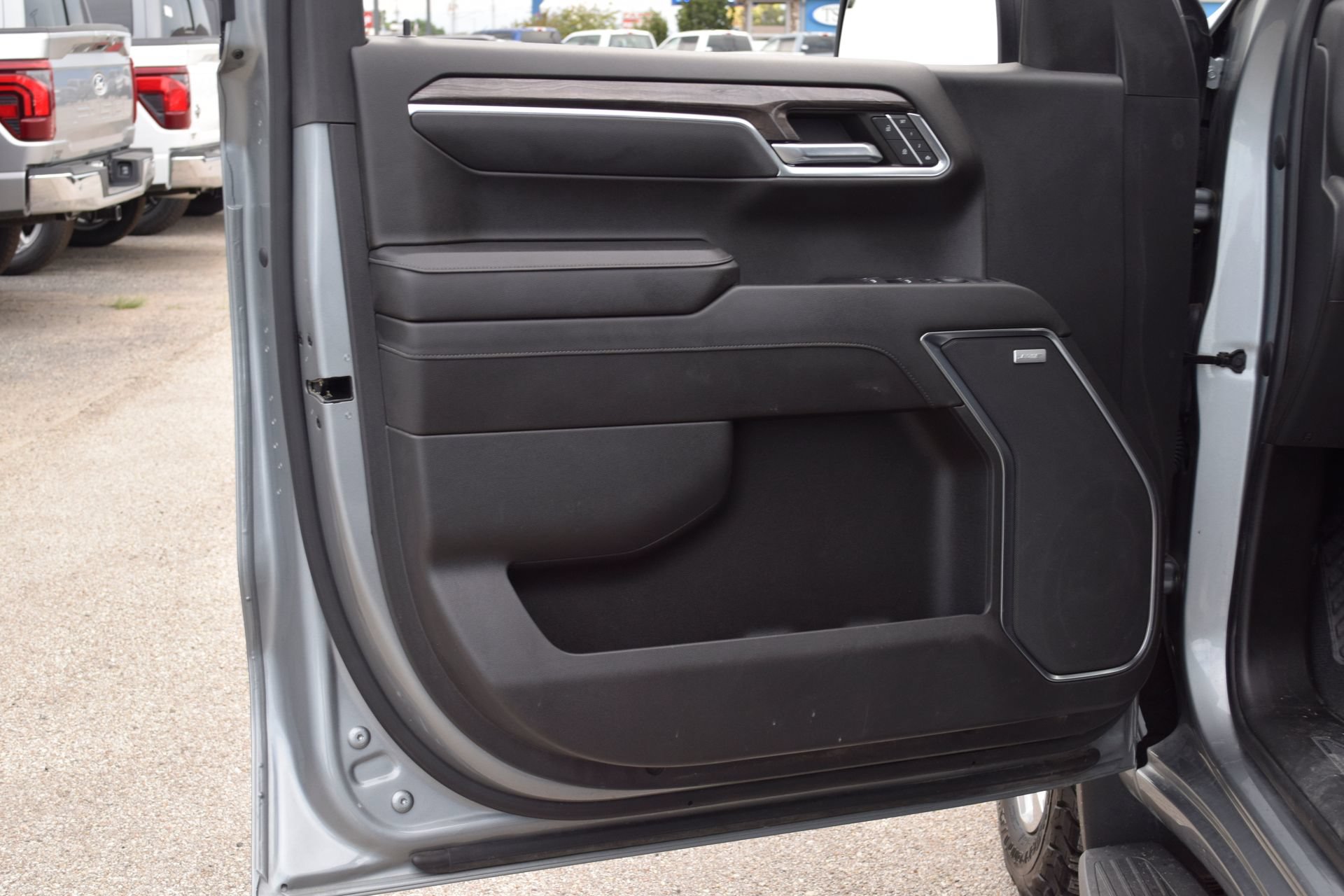 Used 2023 Chevrolet Silverado 1500 LTZ w/ LTZ Premium Package AWD/4WD image 17
