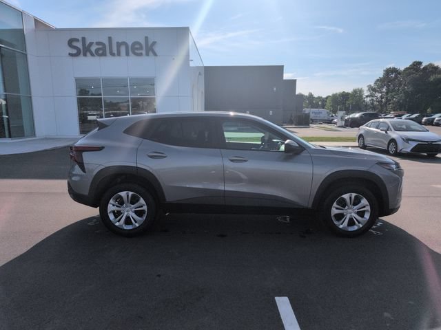 Used 2024 Chevrolet Trax LS w/ Driver Confidence Package FWD image 8
