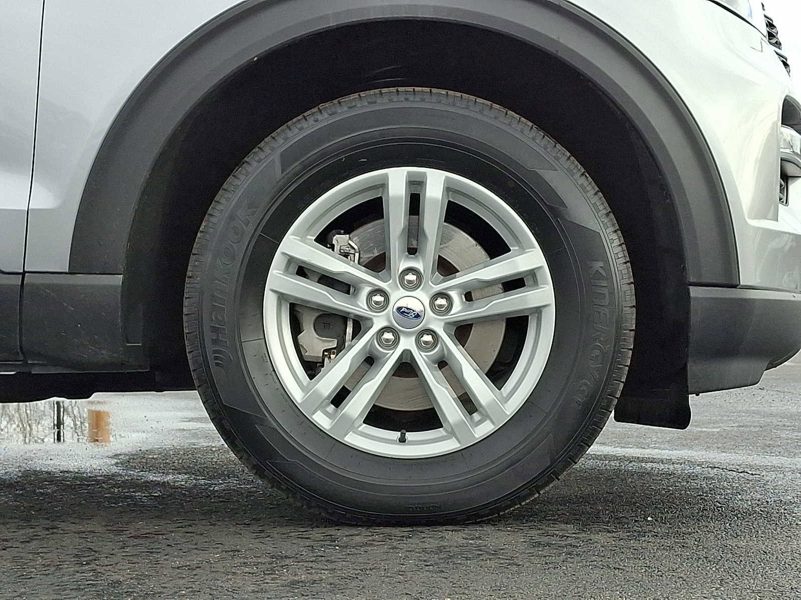 Certified 2024 Ford Explorer XLT w/ Equipment Group 202A image 8