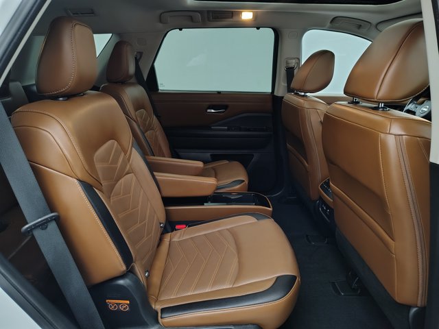 Used 2023 Nissan Pathfinder Platinum AWD/4WD image 31