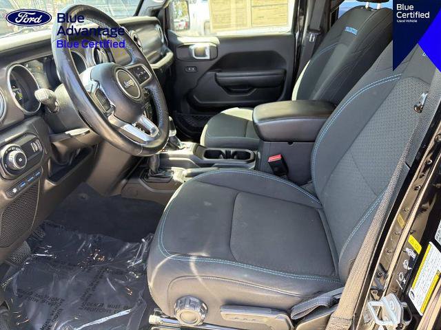 Used 2023 Jeep Wrangler Unlimited Rubicon 4xe w/ Cold Weather Group AWD/4WD image 17