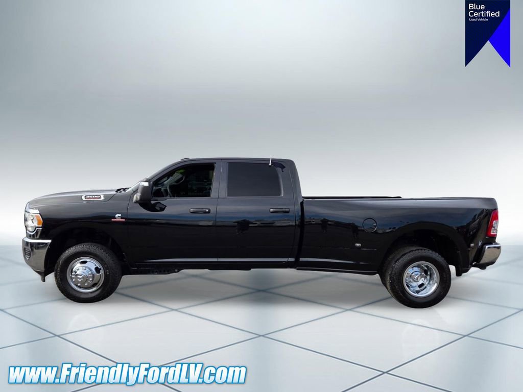 Used 2024 RAM 3500 Tradesman w/ Chrome Appearance Group AWD/4WD image 4
