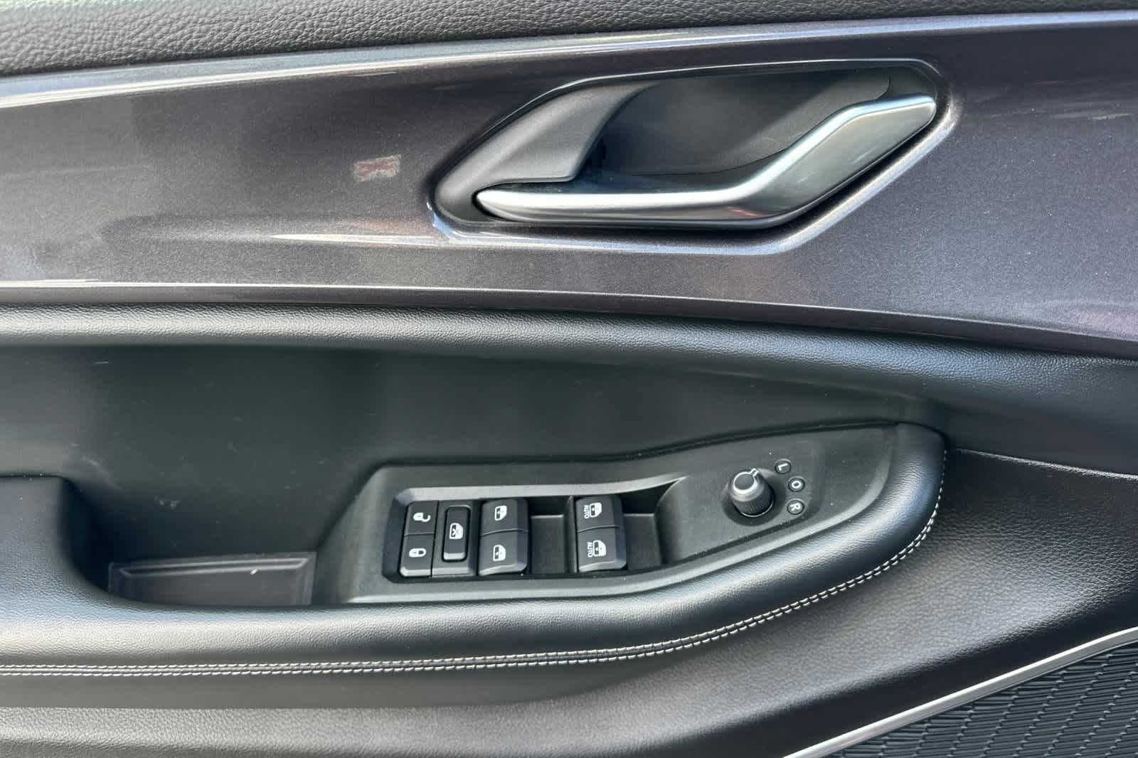 Used 2021 Jeep Grand Cherokee L Laredo RWD image 13