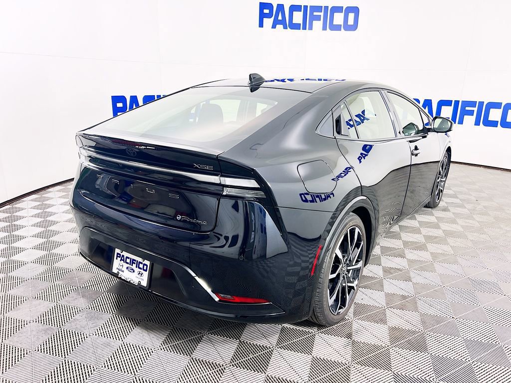 Used 2024 Toyota Prius Prime Premium image 3