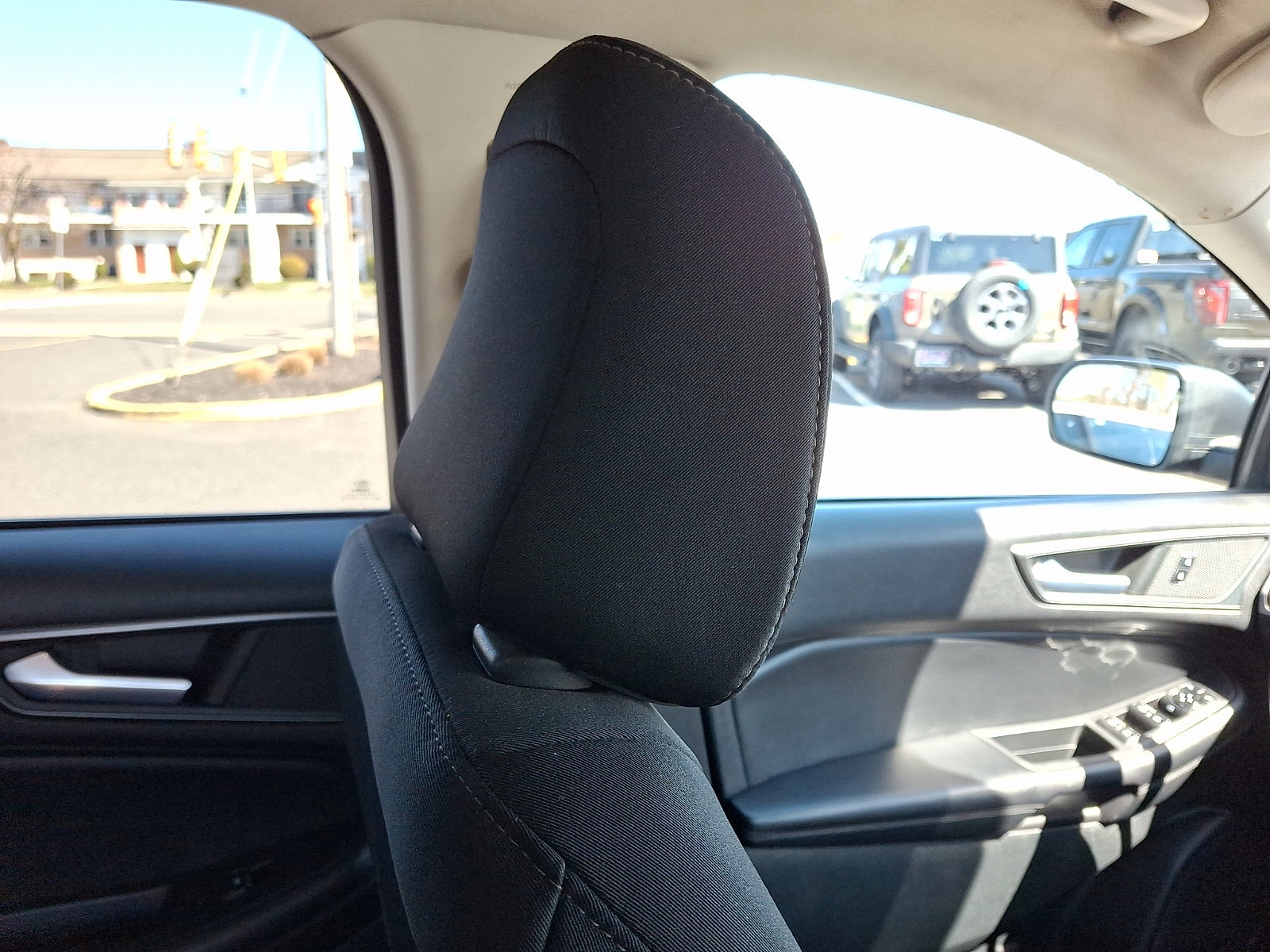 Certified 2023 Ford Edge SE image 13