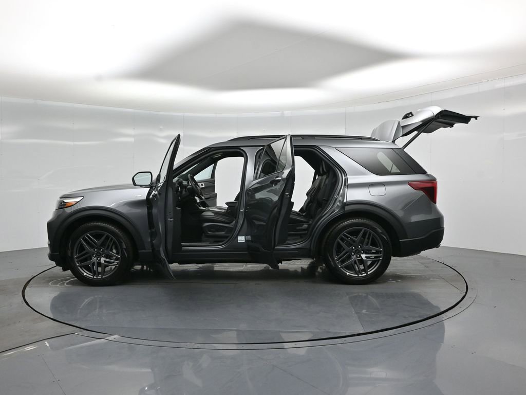 Certified 2024 Ford Explorer ST-Line w/ Class IV Trailer Tow Package RWD image 31