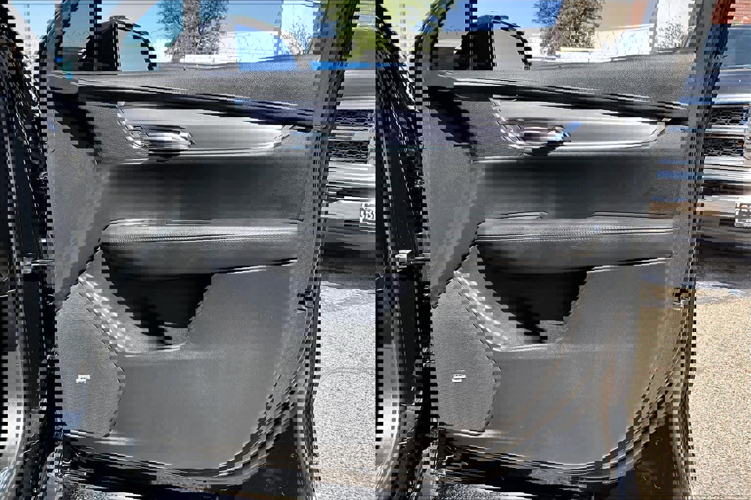 Used 2017 Cadillac XT5 Luxury w/ Driver Awareness Package image 22