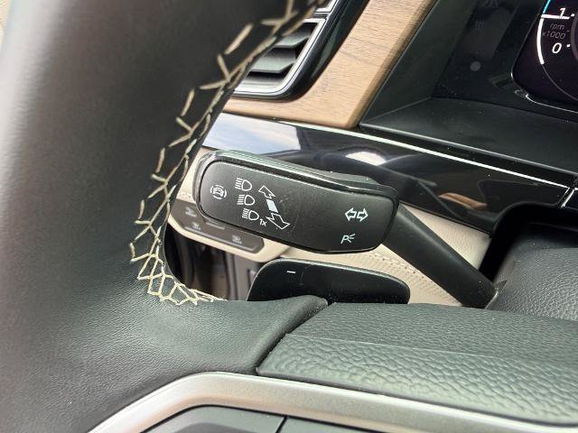 Used 2025 Volkswagen Atlas SE AWD/4WD image 36