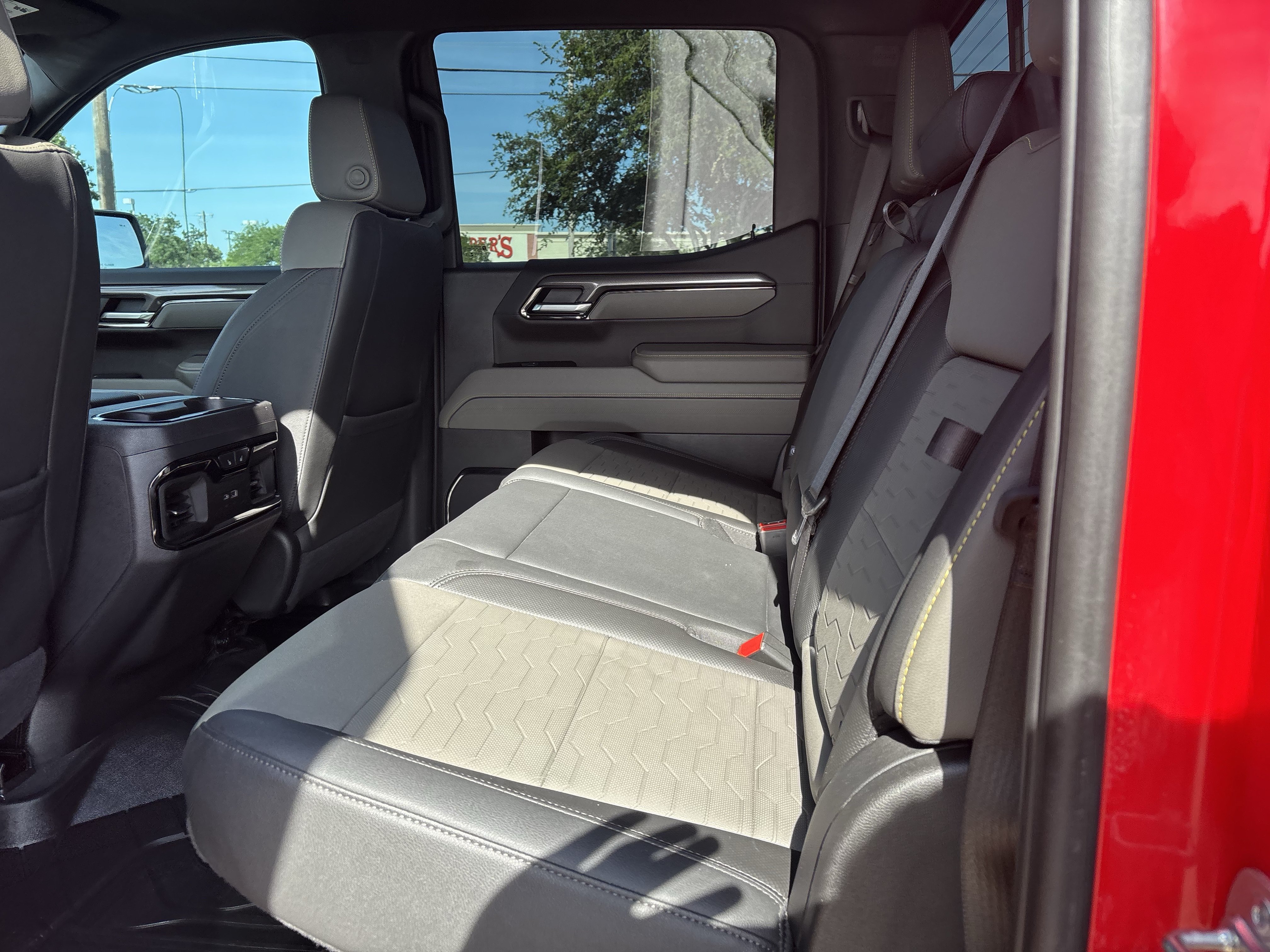 Used 2025 Chevrolet Silverado 1500 ZR2 w/ Technology Package AWD/4WD image 15