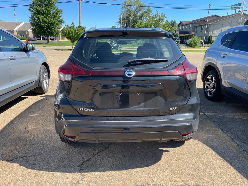 Used 2021 Nissan Kicks SV FWD image 3