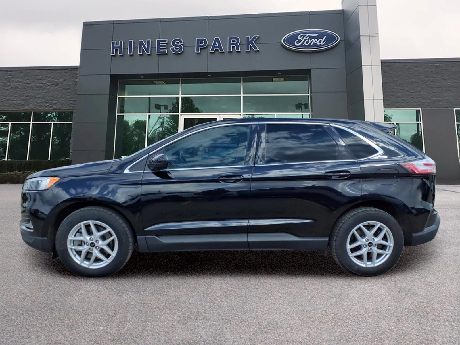Certified 2023 Ford Edge SEL w/ Convenience Package image 2