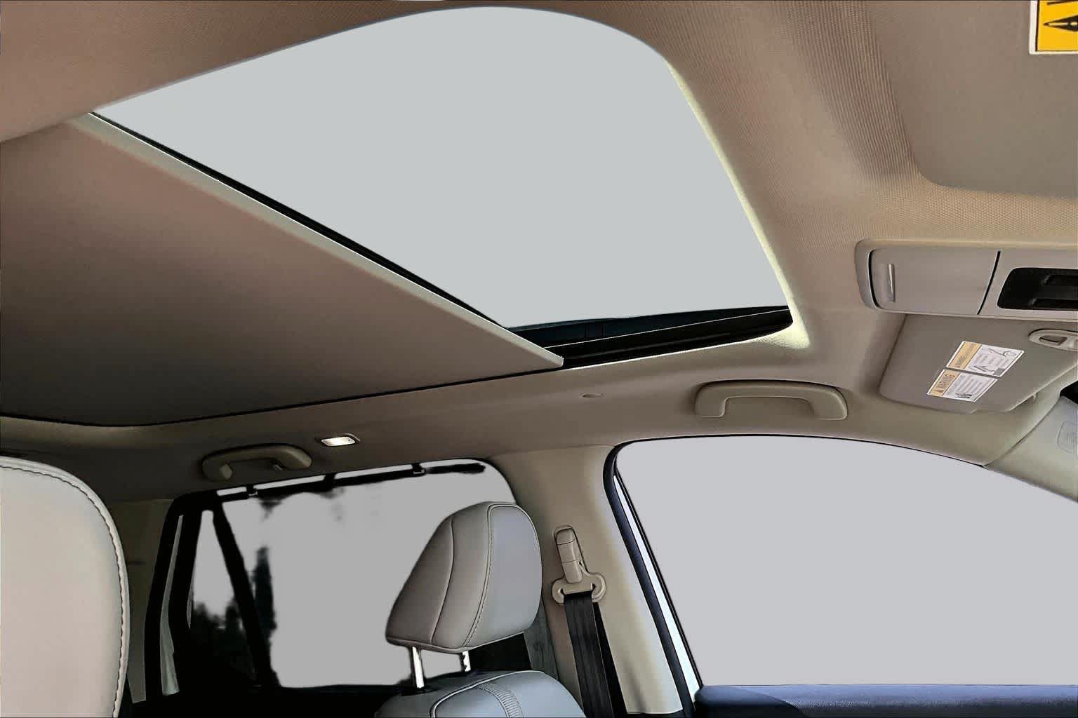 Used 2023 Honda Pilot Touring image 14