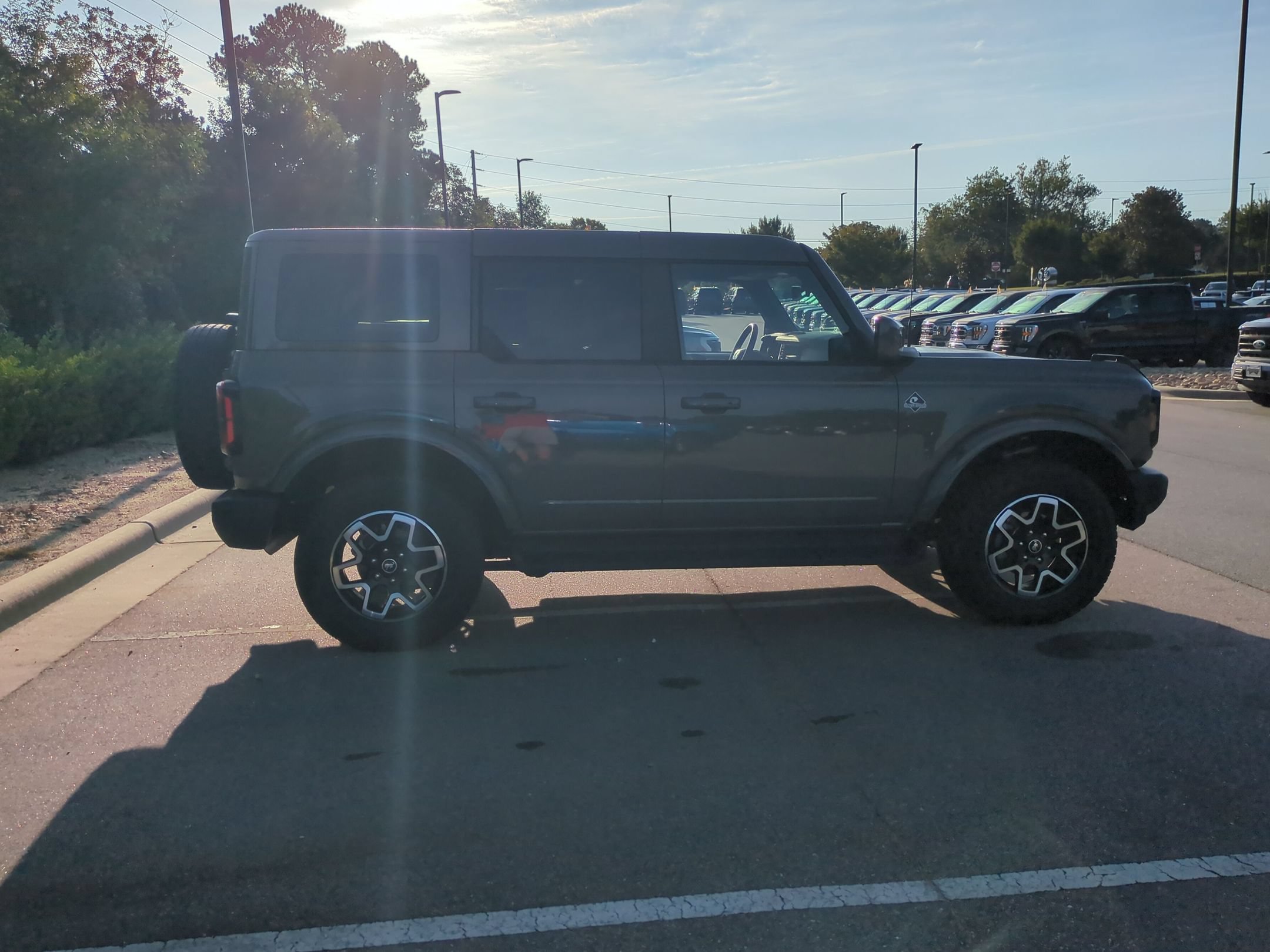 Certified 2025 Ford Bronco Outer Banks AWD/4WD image 3