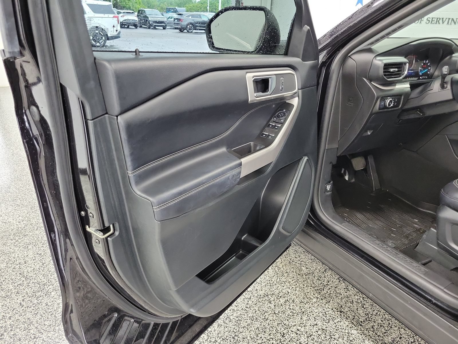 Certified 2024 Ford Explorer XLT w/ Equipment Group 202A AWD/4WD image 8